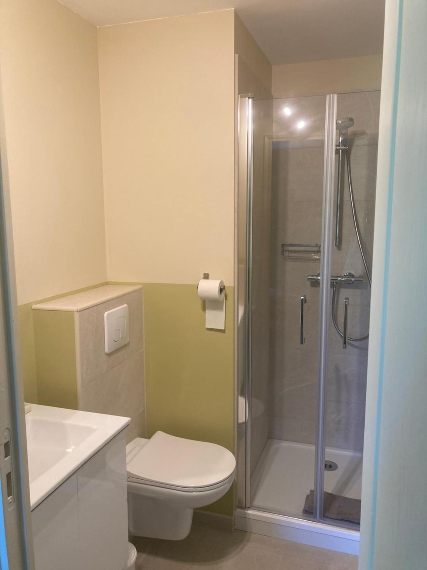 Chez Anne - Chambre Avec Salle De Bain Privative Menetou-Couture Exterior foto